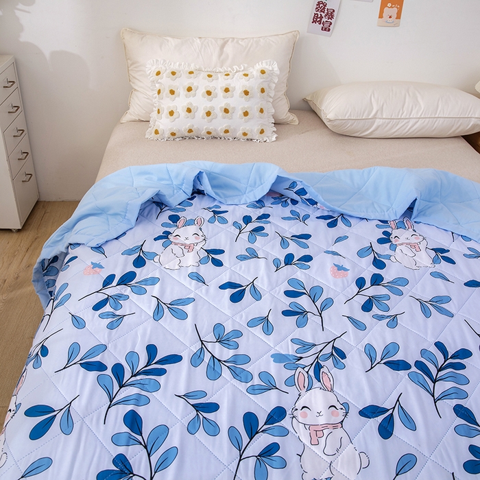 91家纺网 家纺一手货源 找家纺 富艺隆 2025新款超声波亲肤绒夏被夏凉被直播爆款超声波夏被空调被 菲菲兔