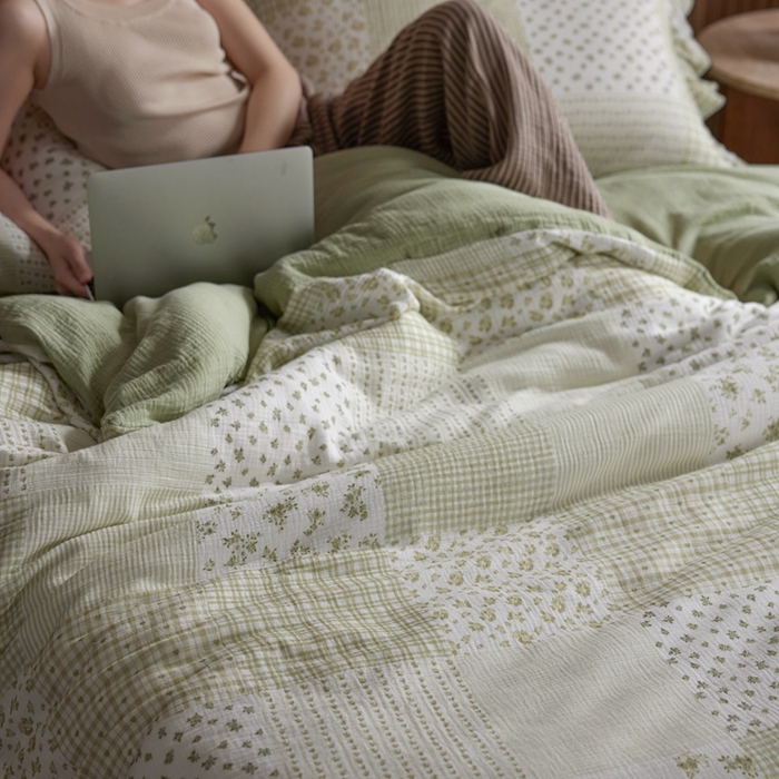 91家纺网 家纺一手货源 找家纺 安莱生活 2025新款全棉精梳棉双层纱绉纱数码印花四件套 百家布-绿