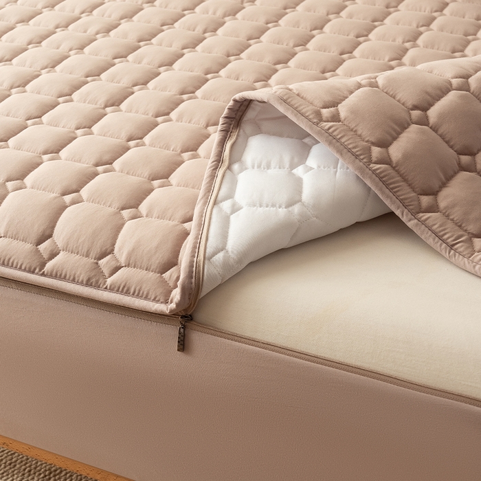 91家纺网 家纺一手货源 找家纺 叠派家纺 2025新款5A抗菌A类夹棉床笠经典款防水款系列 包边款-经典格奶昔驼