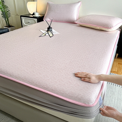 91家纺网 家纺一手货源 找家纺 摩妮卡2025新款A类抗菌冰丝凉席席子三件套--床笠款 小冰块-少女粉