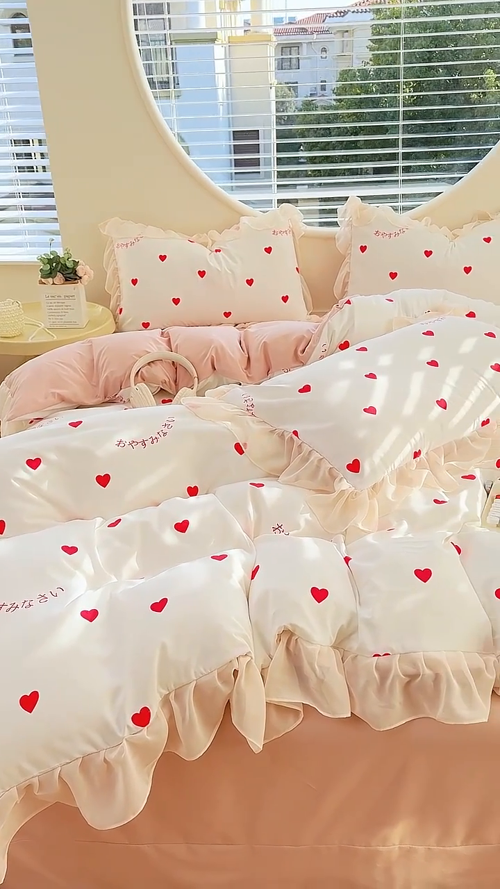 91家纺网 家纺一手货源 找家纺 苏拉家居 2025新款雪纺花边云感提花针织双层纱四件套 爱你哟