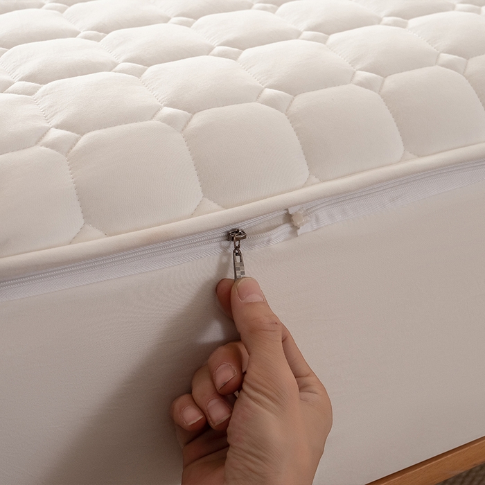 91家纺网 家纺一手货源 找家纺 叠派家纺 2025新款5A抗菌A类夹棉床笠经典款防水款系列 包边款-经典格荧月白