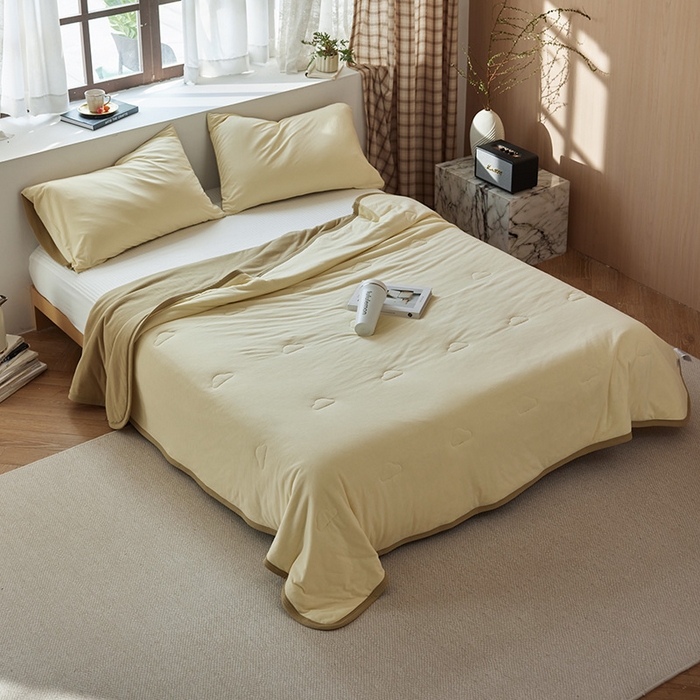 91家纺网 家纺一手货源 找家纺 风向标家纺 2025全棉云感针织棉双拼夏被 陌上春双拼