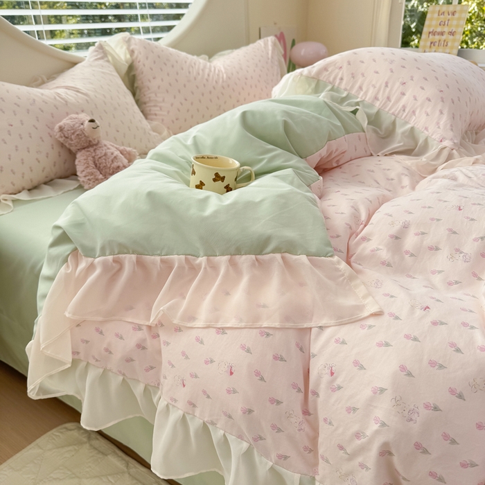 91家纺网 家纺一手货源 找家纺 苏拉家居 2025新款雪纺花边云感提花针织双层纱四件套 粉黛