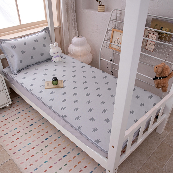 91家纺网 家纺一手货源 找家纺 凌云家纺  2025新款提花凉感冰丝席床笠款三明治凉席三件套 雪漾-灰