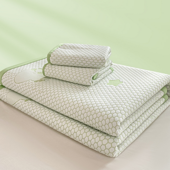 91家纺网 家纺一手货源 找家纺 春寻家纺 2025新款冰豆豆冰丝凉席-卡皮巴拉系列 床单款-卡皮巴拉-绿