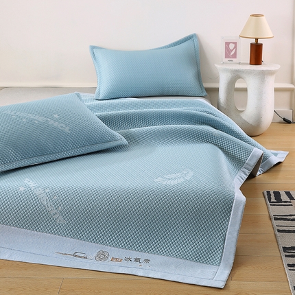 91家纺网 家纺一手货源 找家纺 尚品凤凰 2025新款小清新凉感超柔冰豆席凉席平铺款床笠款 飘羽-兰