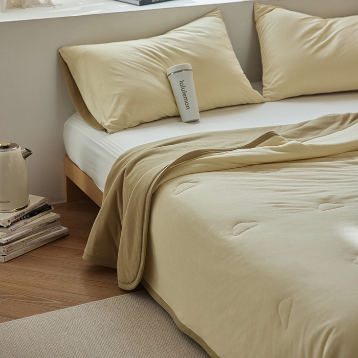 91家纺网 家纺一手货源 找家纺 风向标家纺 2025全棉云感针织棉双拼夏被 陌上春双拼