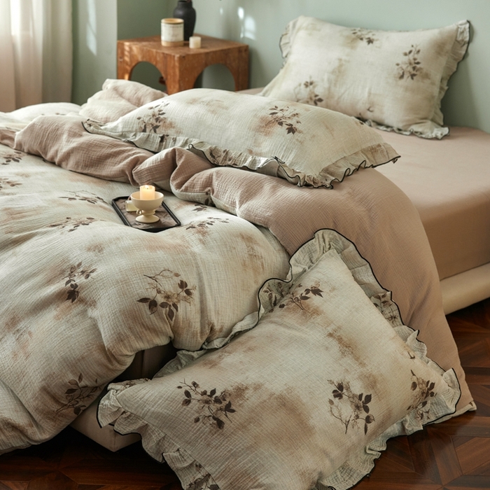 91家纺网 家纺一手货源 找家纺 安莱生活 2025新款全棉精梳棉双层纱绉纱数码印花四件套 云屿间-咖