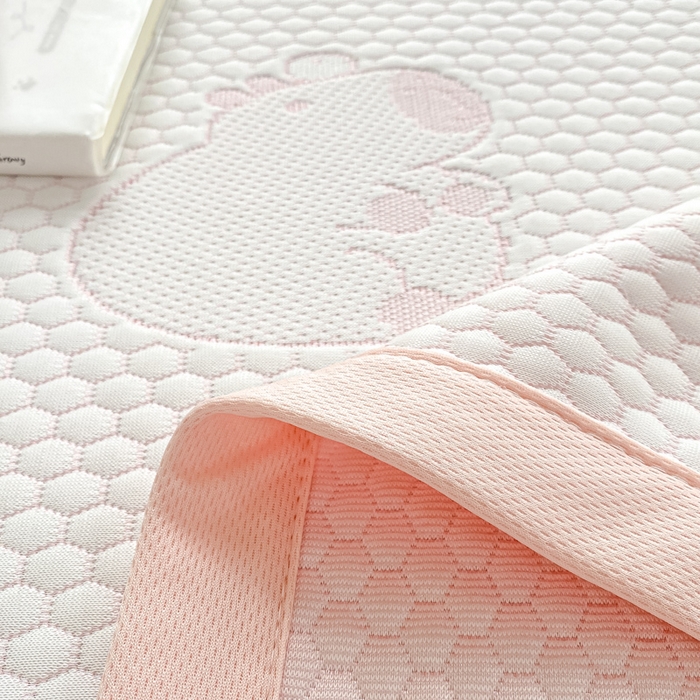 91家纺网 家纺一手货源 找家纺 春寻家纺 2025新款冰豆豆冰丝凉席-卡皮巴拉系列 床单款-卡皮巴拉-粉