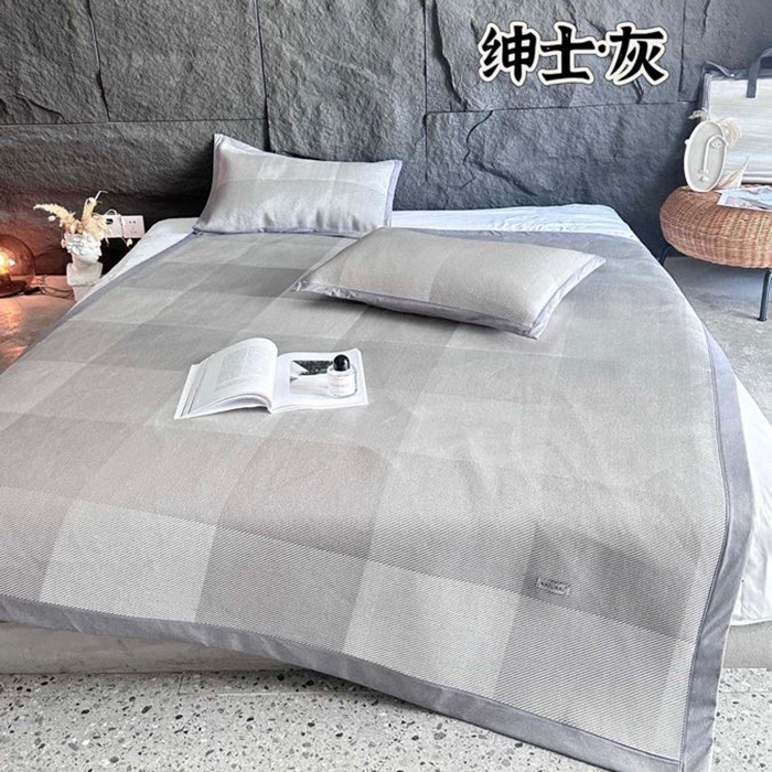 91家纺网 家纺一手货源 找家纺 美丽坊 2025新款轻奢三明治冰藤抗菌凉席三件套 绅士灰