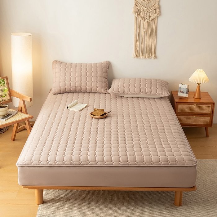 91家纺网 家纺一手货源 找家纺 叠派家纺 2025新款5A抗菌A类夹棉床笠经典款防水款系列 包边款-经典格奶昔驼