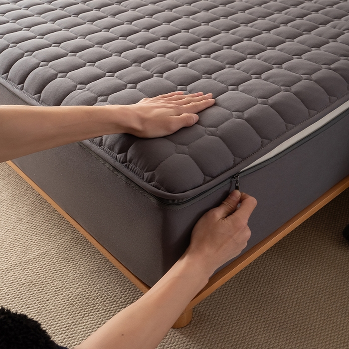 91家纺网 家纺一手货源 找家纺 叠派家纺 2025新款5A抗菌A类夹棉床笠经典款防水款系列 包边款-经典格星空灰