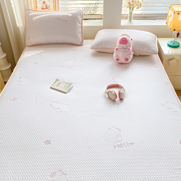 91家纺网 家纺一手货源 找家纺 春寻家纺 2025新款冰豆豆冰丝凉席-卡皮巴拉系列 床笠款-卡皮巴拉-粉