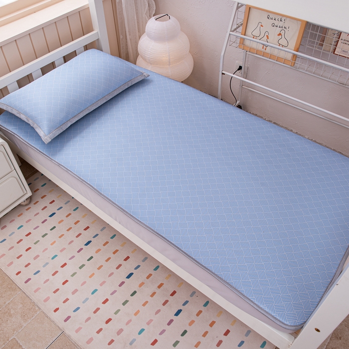 91家纺网 家纺一手货源 找家纺 凌云家纺  2025新款提花凉感冰丝席床笠款三明治凉席三件套 菱格-蓝