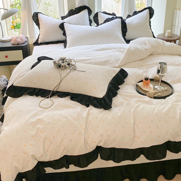 91家纺网 家纺一手货源 找家纺 慕希 2025新款水洗棉花边夹棉床盖款四件套 赫本-爱心白