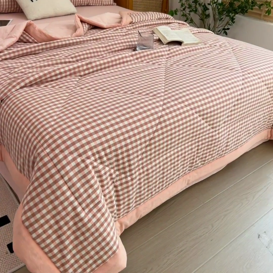 91家纺网 家纺一手货源 找家纺 宝士康家纺 2025新款10A抗菌无印风夏被四件套 玉小格
