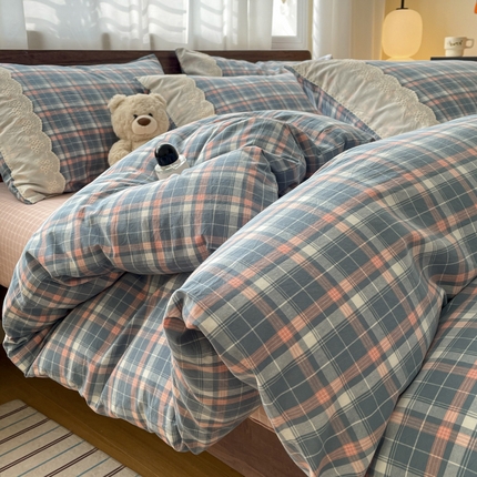 91家纺网 家纺一手货源 找家纺 （总）花漾家居 2025新款全棉色织水洗棉复古花边无印格条被套三件套四件套