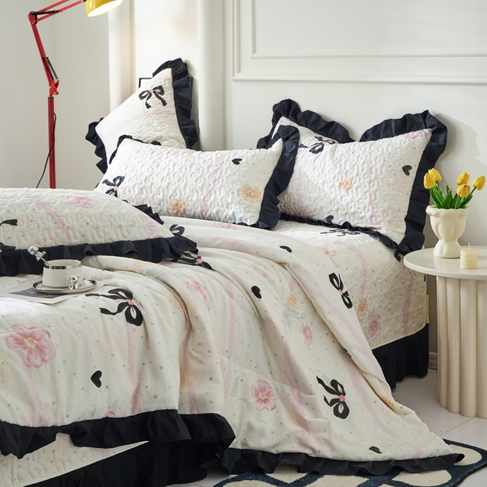 91家纺网 家纺一手货源 找家纺 蝶帕家纺 2025新款法式赫本风韩版花边床盖款夏被四件套 公主梦境