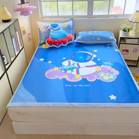 91家纺网 家纺一手货源 找家纺 博雅 2025新款独家版权A类大版数码印花1200D冰丝凉席 星际宇航员