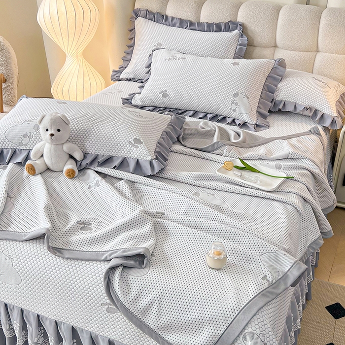 91家纺网 家纺一手货源 找家纺 2025新款A类冰豆豆提花凉席床盖 床盖款-卡皮巴拉-质感灰