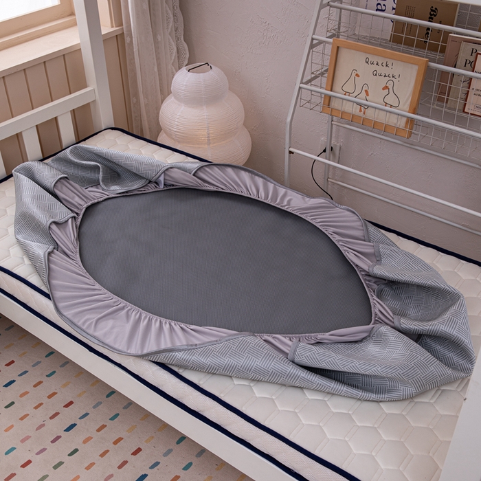 91家纺网 家纺一手货源 找家纺 凌云家纺  2025新款提花凉感冰丝席床笠款三明治凉席三件套 菱格-灰