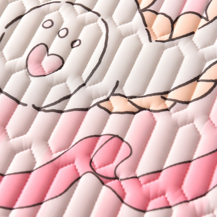 91家纺网 家纺一手货源 找家纺 炫拼家纺 2025新款凉感丝印花床裙款乳胶凉席三件套 美美龙