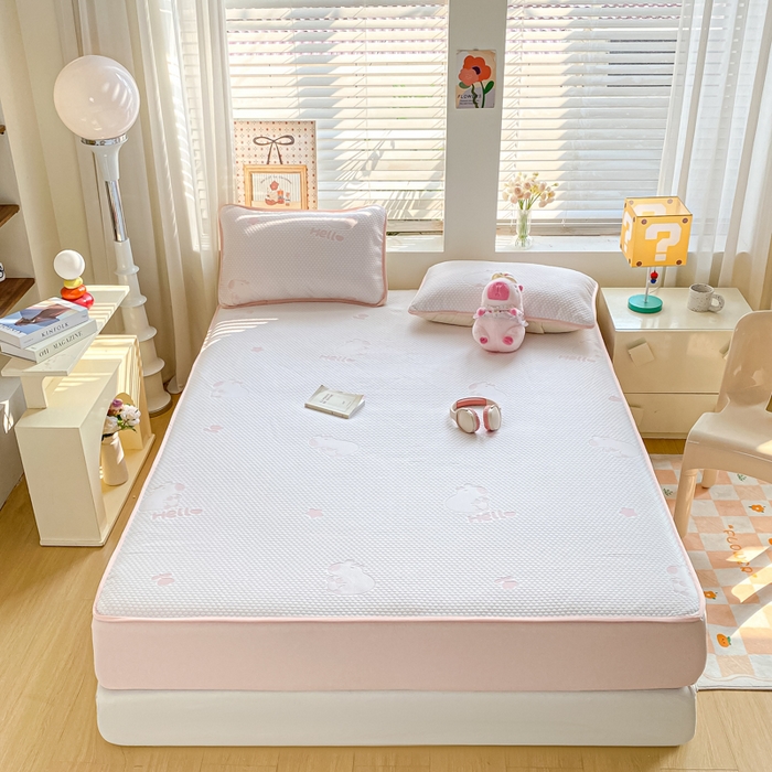 91家纺网 家纺一手货源 找家纺 春寻家纺 2025新款冰豆豆冰丝凉席-卡皮巴拉系列 床笠款-卡皮巴拉-粉