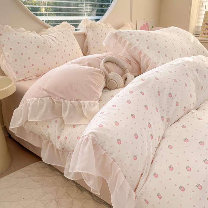 91家纺网 家纺一手货源 找家纺 苏拉家居 2025新款雪纺花边云感提花针织双层纱四件套 吃草莓啦