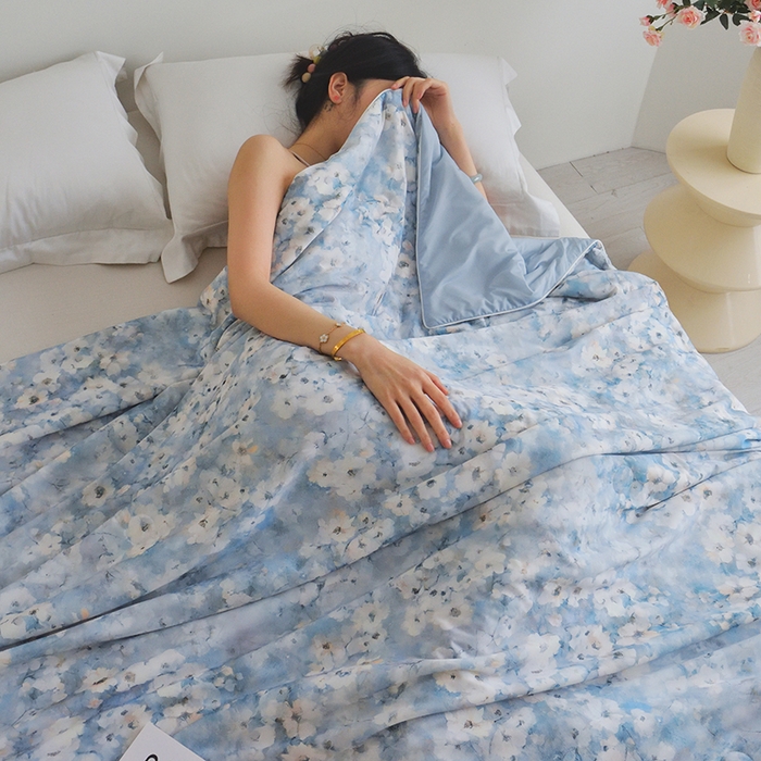 91家纺网 家纺一手货源 找家纺 梦恬佳 2025新款印花凉感丝夏凉被 桃花源绿