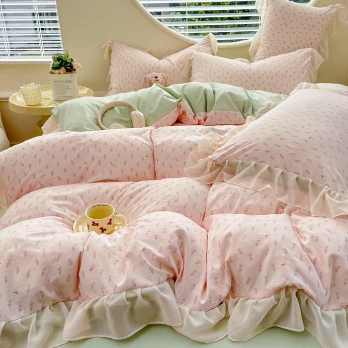 91家纺网 家纺一手货源 找家纺 苏拉家居 2025新款雪纺花边云感提花针织双层纱四件套 粉黛