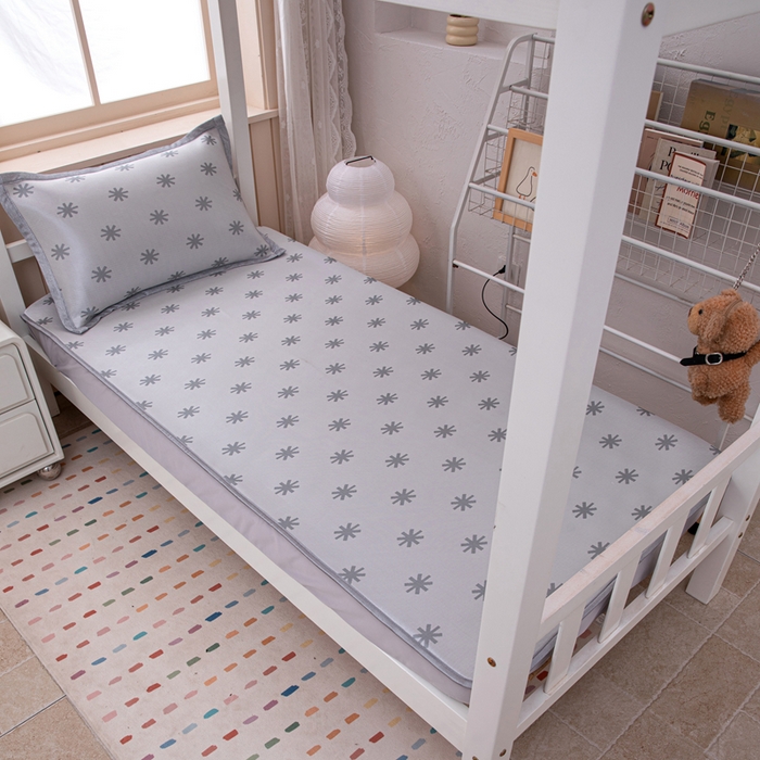 91家纺网 家纺一手货源 找家纺 凌云家纺  2025新款提花凉感冰丝席床笠款三明治凉席三件套 雪漾-灰