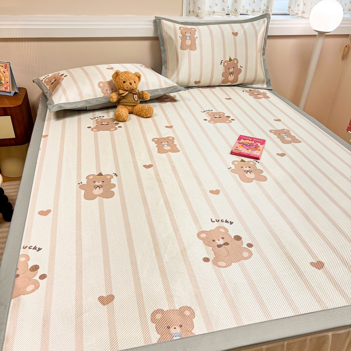 91家纺网 家纺一手货源 找家纺 慕尚家纺 2025新款数码印花床席床笠款冰藤席 床席款-小熊物语