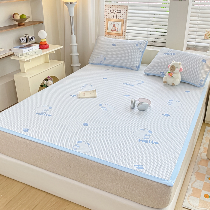 91家纺网 家纺一手货源 找家纺 春寻家纺 2025新款冰豆豆冰丝凉席-卡皮巴拉系列 床单款-卡皮巴拉-蓝