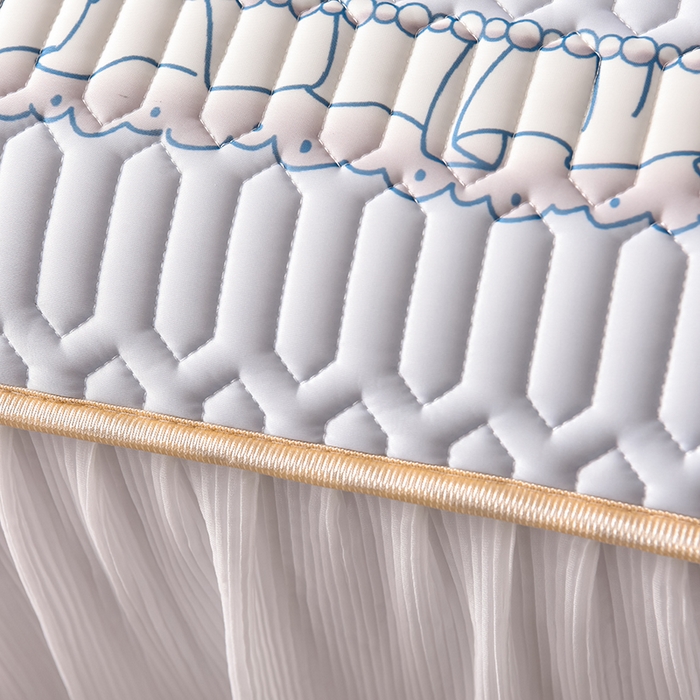 91家纺网 家纺一手货源 找家纺 炫拼家纺 2025新款凉感丝印花床裙款乳胶凉席三件套 芭比兔