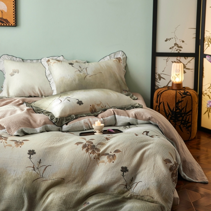 91家纺网 家纺一手货源 找家纺 安莱生活 2025新款全棉精梳棉双层纱绉纱数码印花四件套 烟雨江南-绿