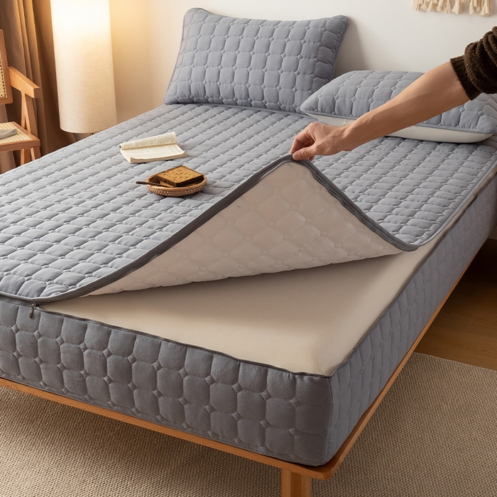 91家纺网 家纺一手货源 找家纺 叠派家纺 2025新款5A抗菌A类夹棉床笠经典款防水款系列 五面夹棉-经典格月光灰