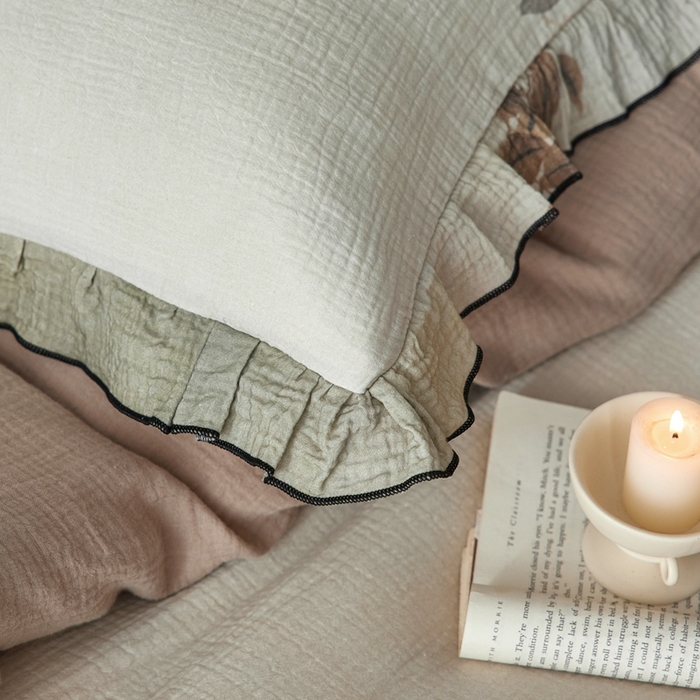 91家纺网 家纺一手货源 找家纺 安莱生活 2025新款全棉精梳棉双层纱绉纱数码印花四件套 烟雨江南-咖