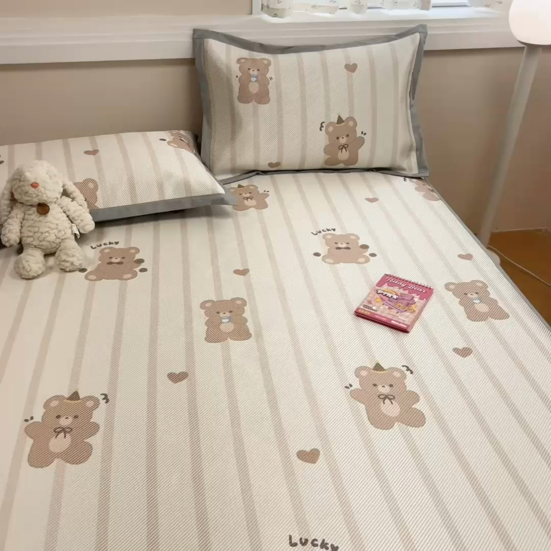 91家纺网 家纺一手货源 找家纺 慕尚家纺 2025新款数码印花床席床笠款冰藤席 床笠款-小熊物语