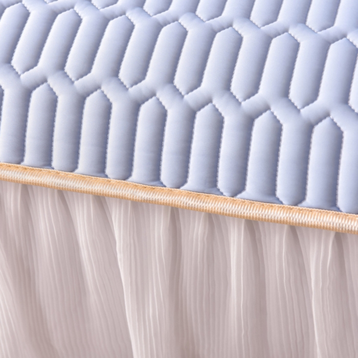 91家纺网 家纺一手货源 找家纺 炫拼家纺 2025新款凉感丝印花床裙款乳胶凉席三件套 艾莉公主