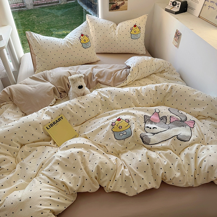 91家纺网 家纺一手货源 找家纺 耀达家居 2025新款A类水洗棉毛巾绣四件套 啵啵奶油猫