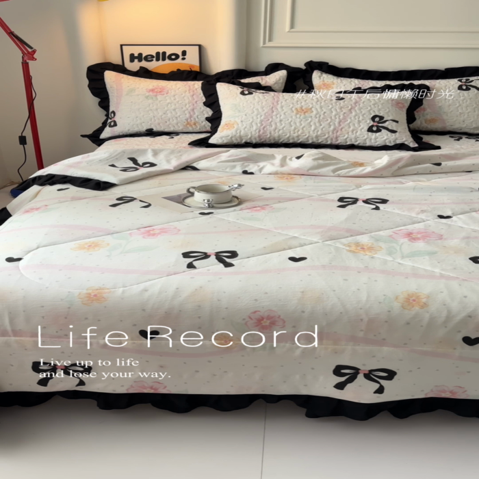 91家纺网 家纺一手货源 找家纺 蝶帕家纺 2025新款法式赫本风韩版花边床盖款夏被四件套 公主梦境