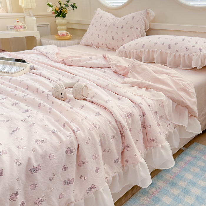 91家纺网 家纺一手货源 找家纺 苏拉家居 2025新款雪纺花边云感提花针织双层纱四件套 宠你