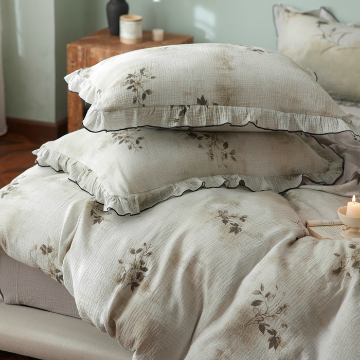 91家纺网 家纺一手货源 找家纺 安莱生活 2025新款全棉精梳棉双层纱绉纱数码印花四件套 云屿间-绿