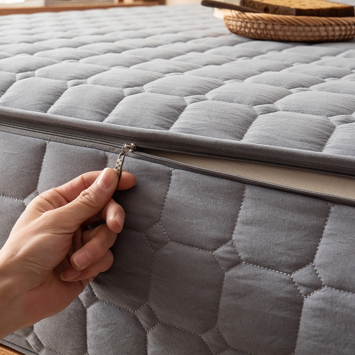 91家纺网 家纺一手货源 找家纺 叠派家纺 2025新款5A抗菌A类夹棉床笠经典款防水款系列 五面夹棉-经典格月光灰