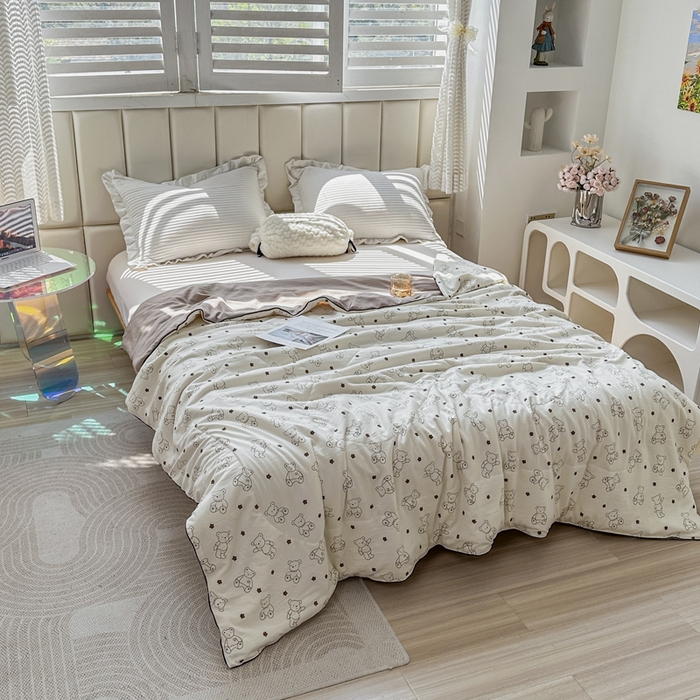 91家纺网 家纺一手货源 找家纺 富艺隆 2025新款A类水洗棉双层纱夏被水洗棉麻空调被直播爆款大豆夏被 小熊院长