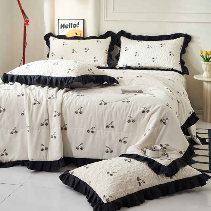 91家纺网 家纺一手货源 找家纺 蝶帕家纺 2025新款法式赫本风韩版花边床盖款夏被四件套 美味樱桃