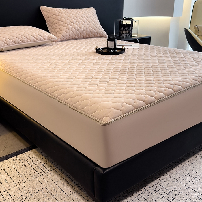 91家纺网 家纺一手货源 找家纺 叠派家纺 2025新款5A抗菌A类夹棉床笠经典款防水款系列 米色-梅花经典款