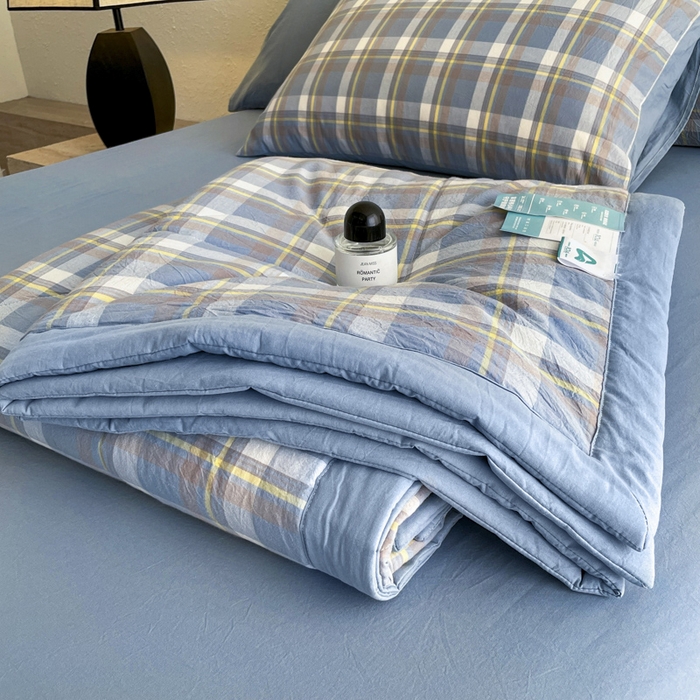 91家纺网 家纺一手货源 找家纺 宝士康家纺 2025新款10A抗菌无印风夏被 被子被芯 天蓝中格