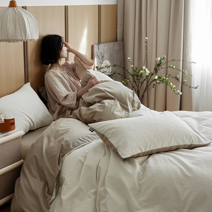 91家纺网 家纺一手货源 找家纺 风向标家纺 2025新款全棉波纹纱提花原木风四件套 波纹纱-云初白